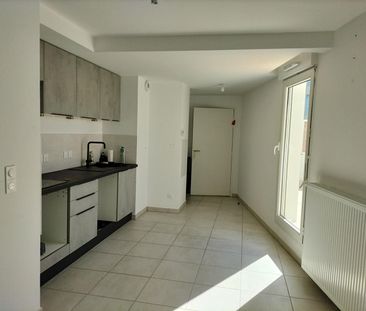 Appartement 2 pièces 42m2 MARSEILLE 3EME 749 euros - Photo 1