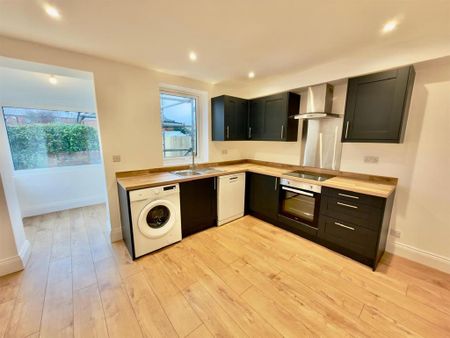 3 bedroom semi-detached house to rent - Photo 4