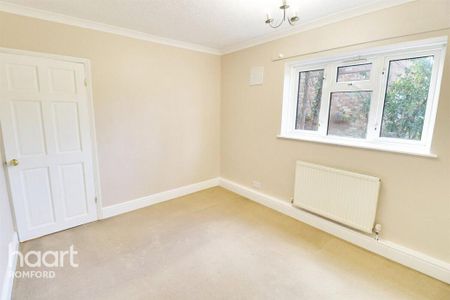 2 bedroom maisonette to rent - Photo 5