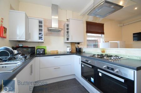 1 bedroom in a house share to rent - Photo 3