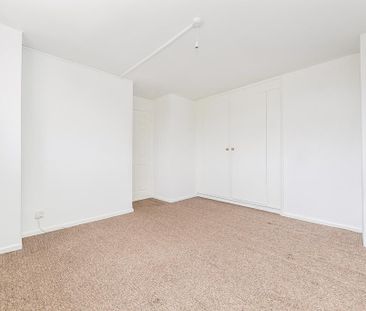 3 bedroom flat to rent - Photo 4