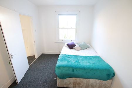 4 Bed Terraced House, Donnington Road, RG1 - Photo 3