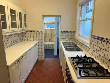 IMMACULATELY PRESENTED TERRACE! - Photo 4