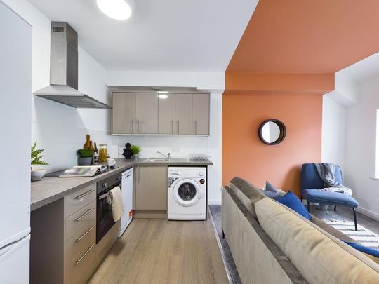 4 bedroom flat to rent - Photo 1