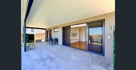 Boutique Coastal Residence – Steps to Long Reef - Photo 3