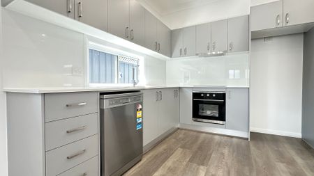 Brand New 2 X Bedroom Granny Flat in a Great Macquarie Fields Location !!!! - Photo 3