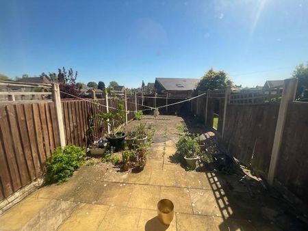 2 bedroom terraced house to rent - Photo 5