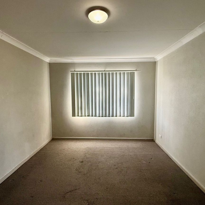Well Presented Unit in Great Location&excl; - Photo 1