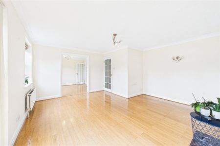 4 bedroom House in Cutbush Close, Reading - Photo 3