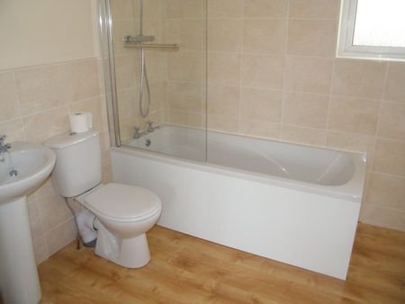 Sergeants Court, Tetbury, GL8 - Photo 4