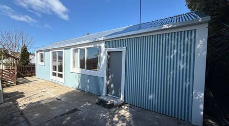 4 Bedroom House in Caversham - Photo 5