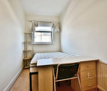 4 bedroom terraced house to rent - Photo 5