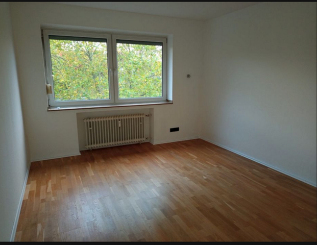 WG-Gründung - Zimmer Frei - Sanierte 3-Zimmer-Wohnung - Parkplatz - Photo 1