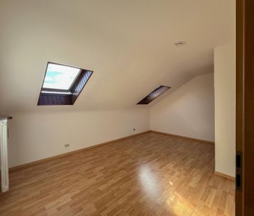 2-Zimmer Dachgeschosswohnung in ruhiger Seitenstraße zu vermieten! - Foto 1
