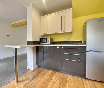 3 bedroom semi-detached house to rent - Photo 3