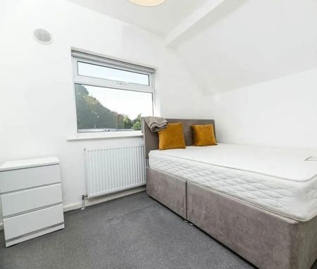 4 Bed Semi-Detached House, Wollaton Road, NG9 - Photo 3