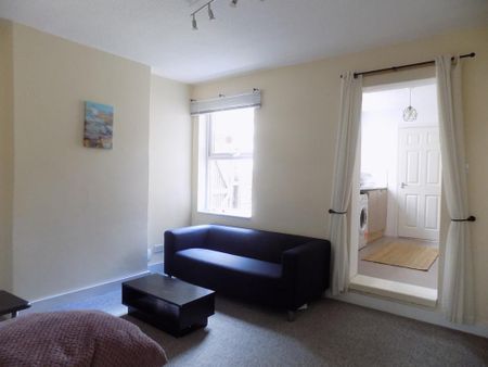 4 bedroom terraced house to rent - Photo 2