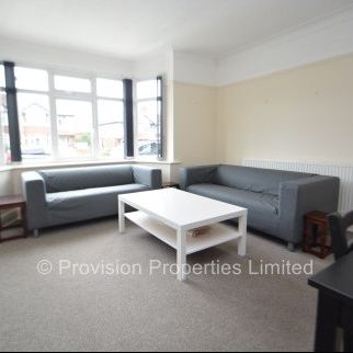 4 Bedroom Houses Headingley - Photo 1