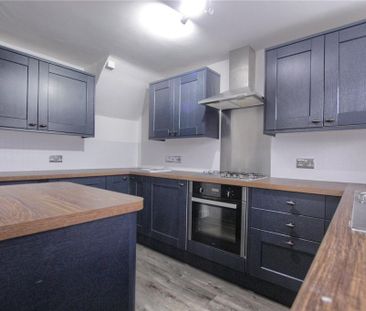 3 bedroom end of terrace house to rent - Photo 2