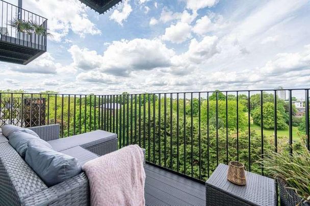 Cottesbrook Heights, Woolwich, SE18 - Photo 1