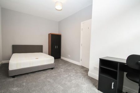 5 bedroom end of terrace house to rent - Photo 3