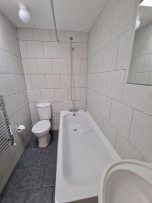 2 Bed Flat, Beatrice Avenue, SW16 - Photo 1