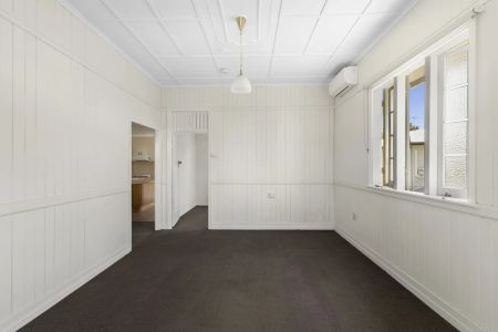 Charming Home In Kedron - Photo 3