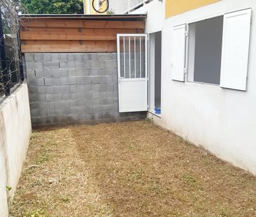 Location Appartement 4 pièces 106m² ST LOUIS 97421 - Photo 1