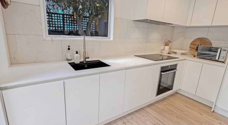 ST ALBANS - FOUR BEDROOM RENOVATED HOME IN GREAT SCHOOL ZONES - Photo 4