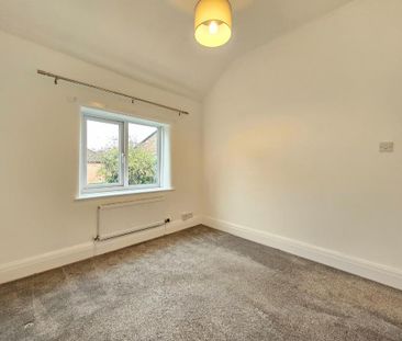 4 bedroom semi-detached house to rent - Photo 6