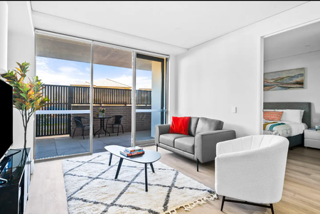 Tailored for professionals seeking space, style & security - short term rental available, minimum 3 months, Fully furnished - Photo 2