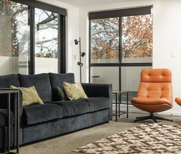 Bright modern apartment of peace and convenience - Photo 3