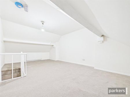 4 bedroom end of terrace house to rent - Photo 5