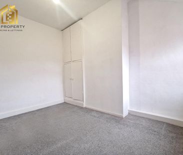 3 bedroom end of terrace house to rent - Photo 3