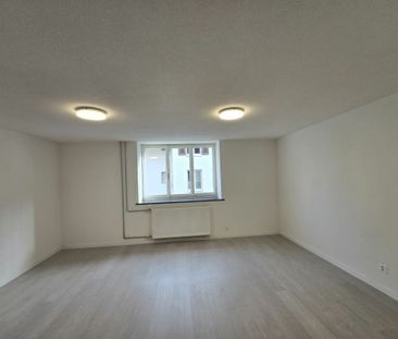 Appartement de 2,5 pièces au rez-de-chaussée - Photo 2
