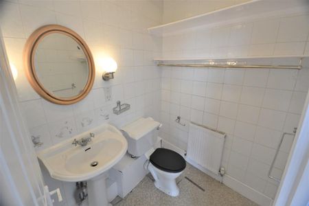 1 bedroom in a house share to rent - Photo 4