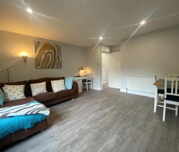 2b Stranmillis Court, Belfast, BT9 5FB - Photo 1