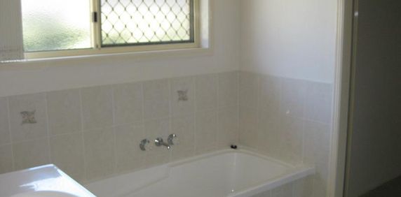 FREE STANDING VILLA CLOSE TO TOWN - Photo 2