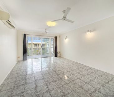 Modern 2 bed unit in the heart of Cairns! - Photo 3