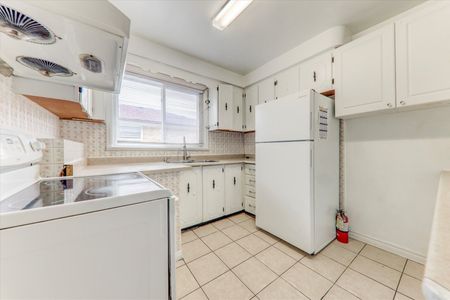 For Lease - 110 Ellendale Drive Unit# Main, Toronto, Ontario - Photo 2
