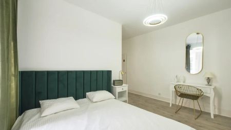 Room in a shared 8-bedroom apartment for rent in Lisbon. - Photo 2