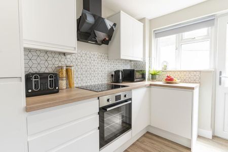 4 bedroom terraced house to rent - Photo 2