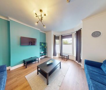 8 bedroom semi-detached house to rent - Photo 3