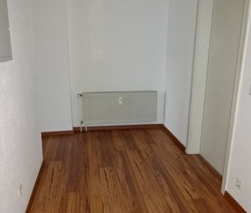 Für die kleine Familie: DG-Wohnung mit Balkon - Einbauküche auf Wunsch - Photo 6