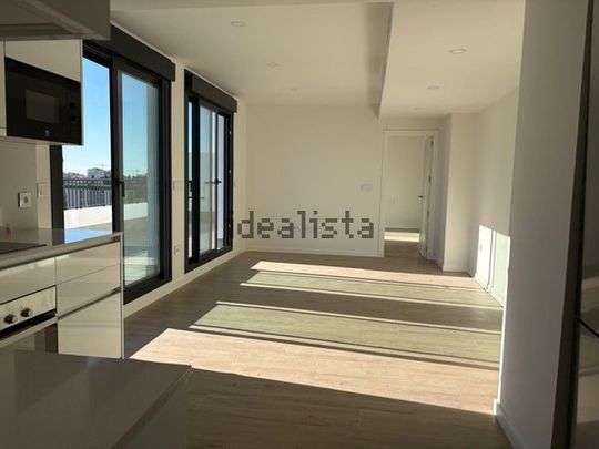 Alquiler de ático en Calle Menorca - Photo 1