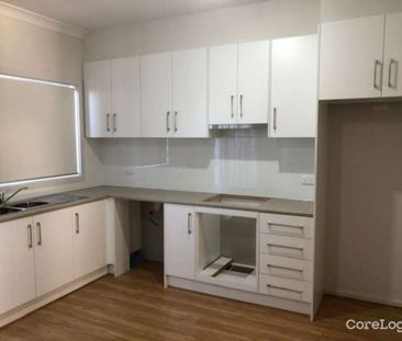 2 Bedroom Property in Andrews Farm - Photo 4