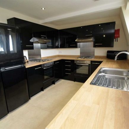 8 Bed - The Clubhouse Loft Apartment, 22-24 Mutley Plain, Plymouth - Photo 1