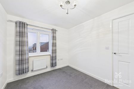 3 bedroom semi-detached house to rent - Photo 2