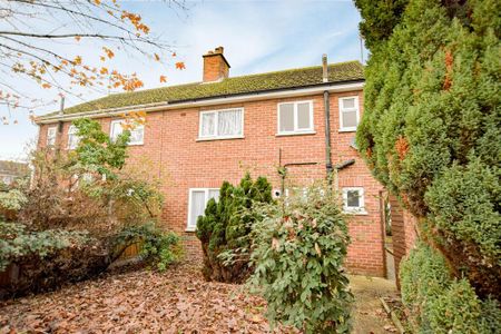 2 bedroom semi-detached house to rent - Photo 5