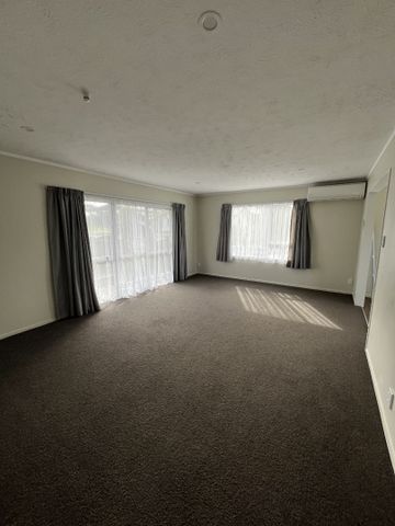 17 Staithes Drive North, Whitby - Photo 2